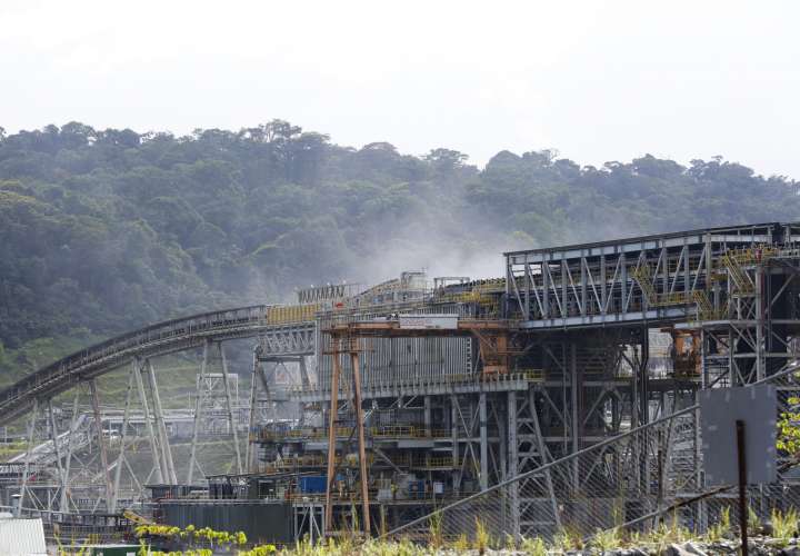 Panamá somete a consulta pública polémico contrato con minera 