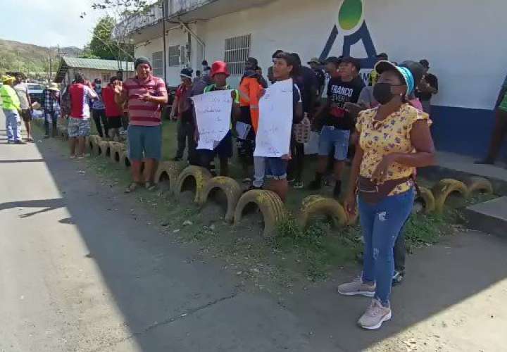 Protesta pacífica por grupo de recicladores.