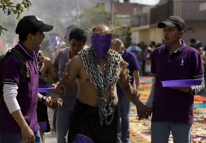 Engrillados, la dolorosa tradición de Viernes Santo en México