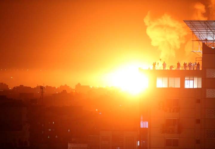 Milicias palestinas disparan 44 cohetes desde Gaza hacia Israel