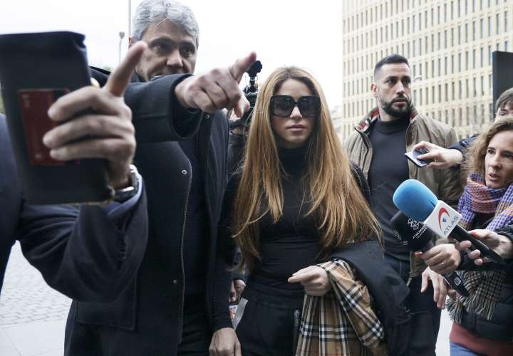 Shakira pide a los medios que no acosen a sus hijos