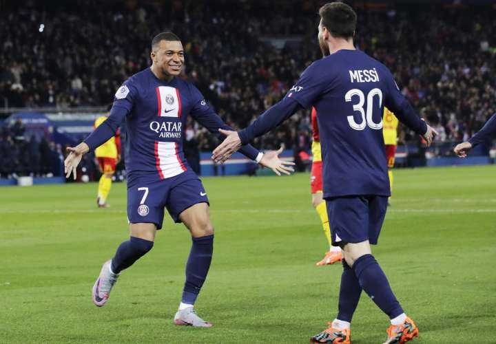 Kylian Mbappé y Lionel Messi /Foto: EFE