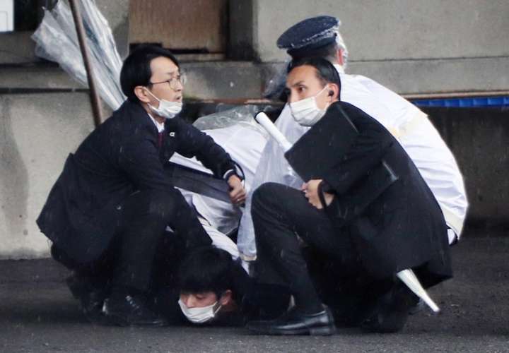 Primer ministro de Japón sale ileso de un ataque con explosivos