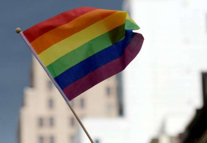 Florida prohíbe enseñanzas LGBTQI+ hasta la secundaria; hay cabreos