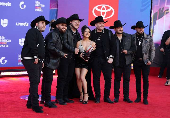 Karol G triunfa  en los Latin American Music Awards