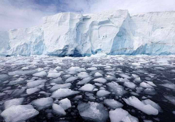 La extensión del hielo marino en la Antártida retrocedió a mínimos históricos en 2022. EFE Archivo