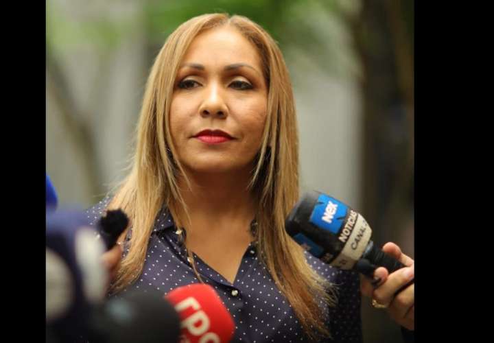 Yanibel Abrego reafirma candidatura en medio de noticias falsas