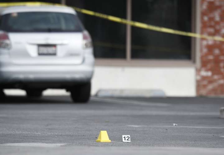 Mata a cinco en tiroteo, entre ellos a un niño y huye en Texas
