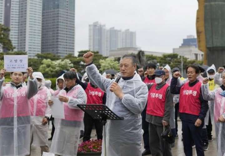 Surcoreanos protestan en contra de prohibir la carne de perro