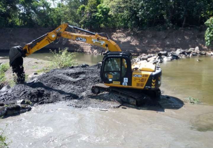 Toman acciones ante bajo caudal de ríos en Herrera