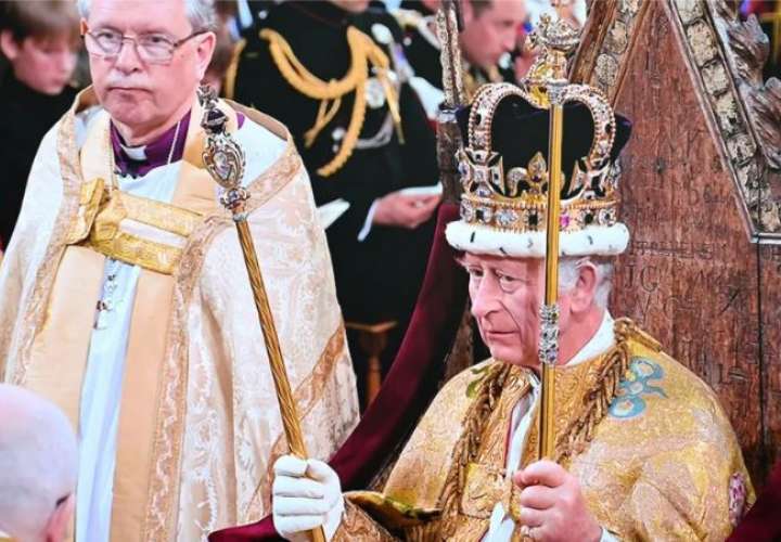 Carlos III fue coronado en la Abadía de Westminster