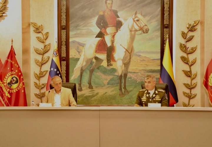 Los ministros de Defensa de Venezuela y Colombia, Vladimir Padrino e Iván Velásquez, respectivamente.