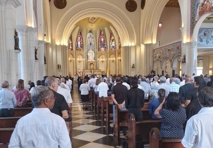 La misa de cuerpo presente se realizó en la Basílica Menor de Don Bosco.