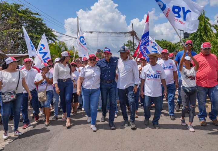 Gaby Carrizo recorre cuatro distritos de Veraguas con simpatizantes