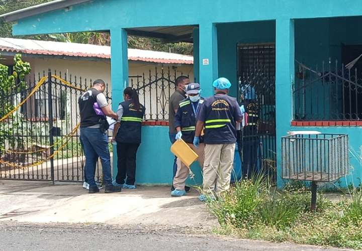 La víctima, de nacionalidad venezolana, fue trasladado por su victimaria al cuarto de urgencia del hospital regional Nicolás A Solano, donde falleció.