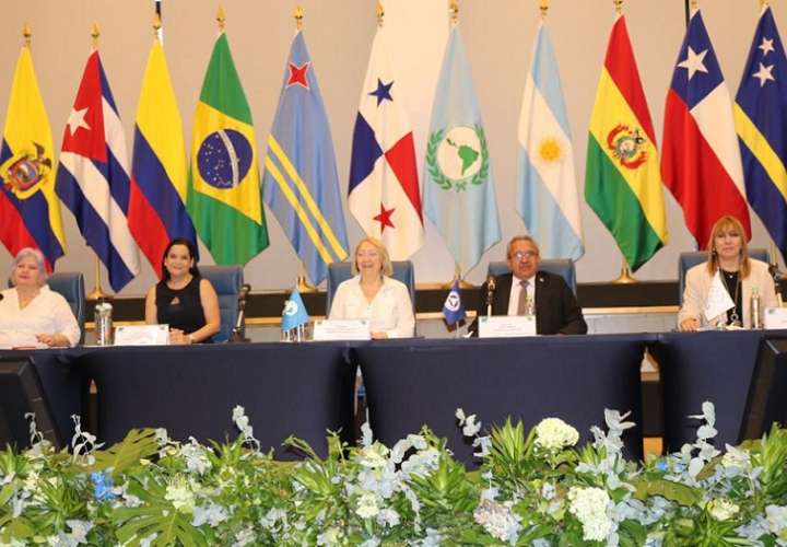 Encuentro Interparlamentario de Integración de América Latina y el Caribe con parlamentarios.