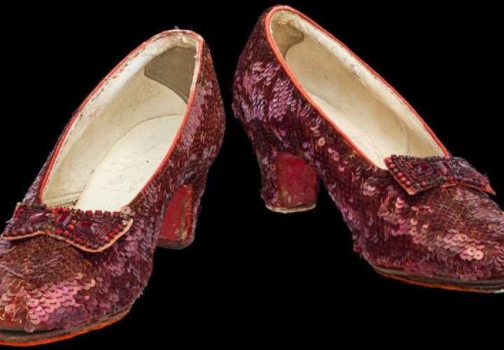 El camino hacia las zapatillas perdidas comenzó cuando un hombre le dijo a la aseguradora de los zapatos en 2017 que podía ayudar a recuperarlos. Imagen: Smithsonian National Museum of American History