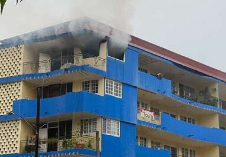 Incendio en uno de los apartamentos de edificio Rattan.