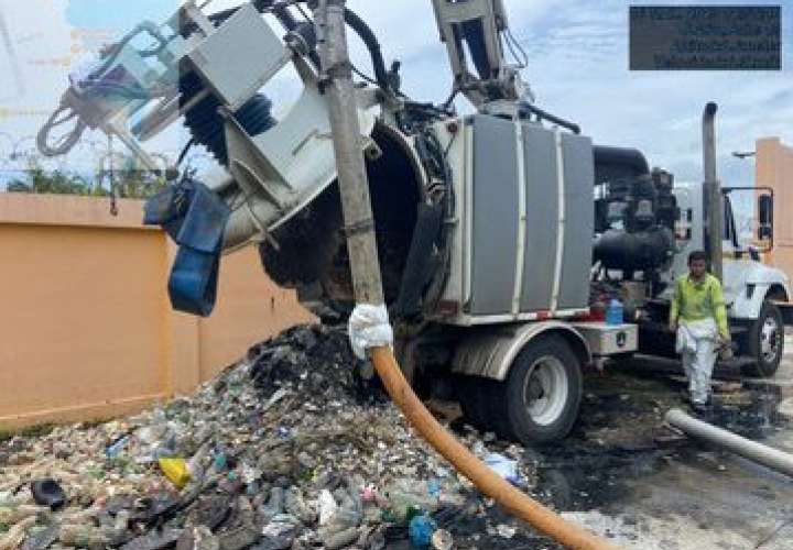'Wapin Colón': Estaciones de bombeo inundadas de basura