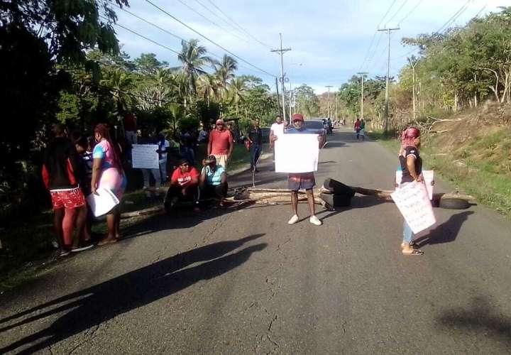 Protesta por pobladores de María Chiquita. Quieren trabajo.