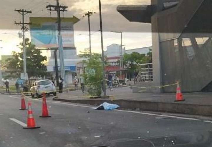 Escena del accidente de tránsito a la altura de estación del metro en Pedregal.  (Foto: Tráfico Panamá)