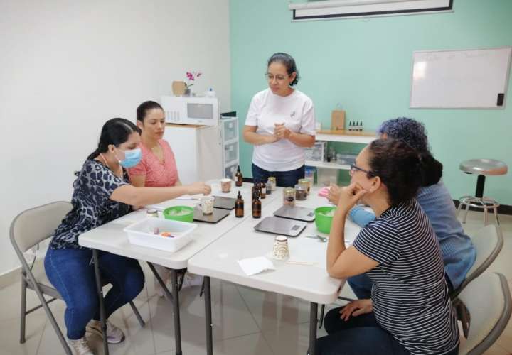 Mujeres impulsan la cosmética natural en Panamá