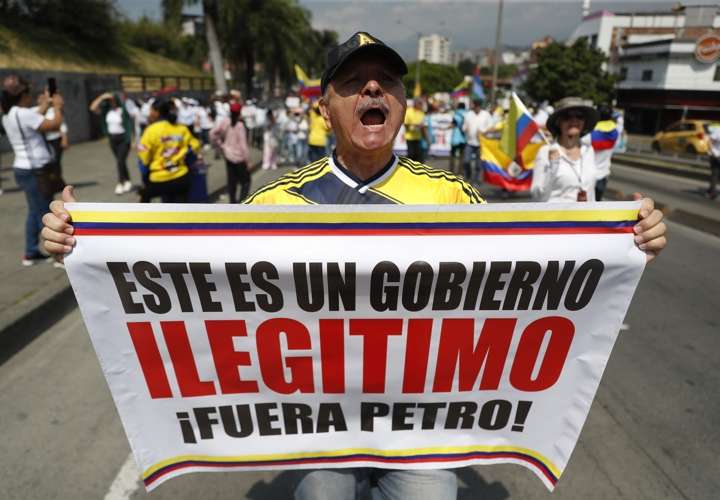 Colombianos protestan contra Gustavo Petro y exigen que se largue 