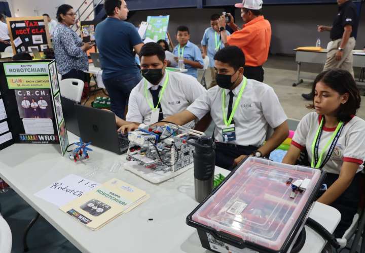 Estudiantes demuestran su ingenio por la robótica en Veraguas