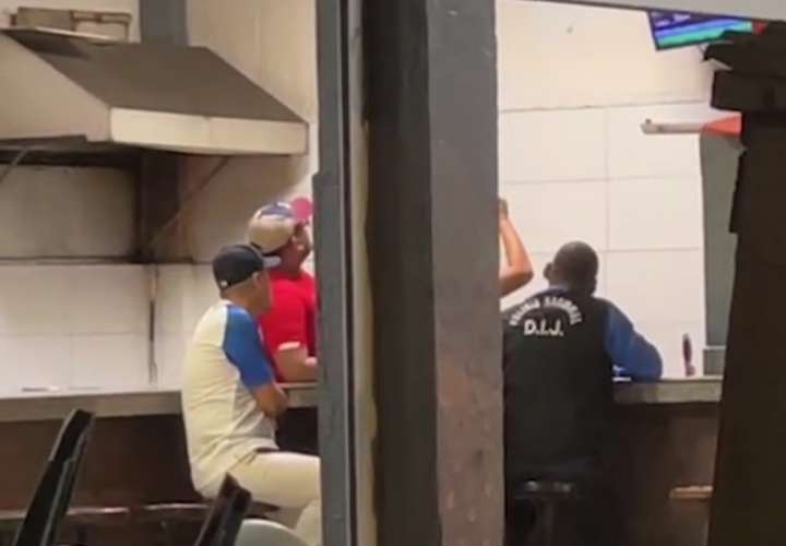 Pistolero dispara en restaurante de Colón; hiere a empleado