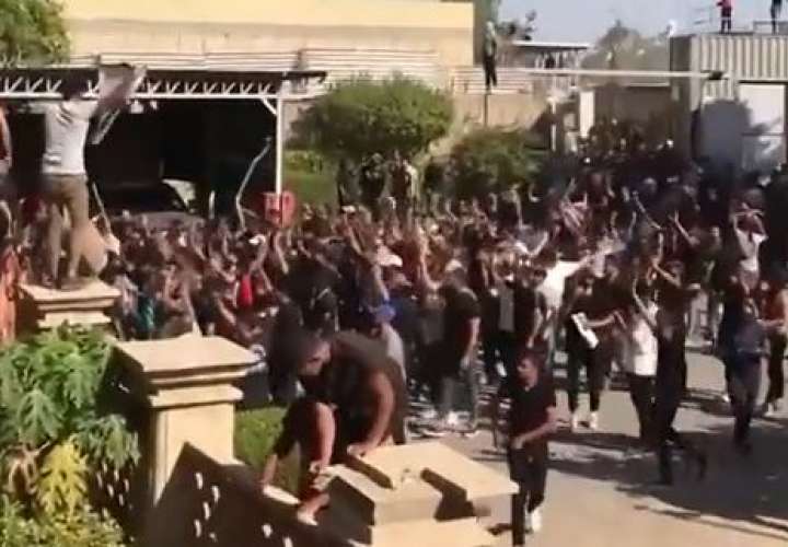 Irrumpen en embajada de Suecia en Bagdad tras quemar el Corán