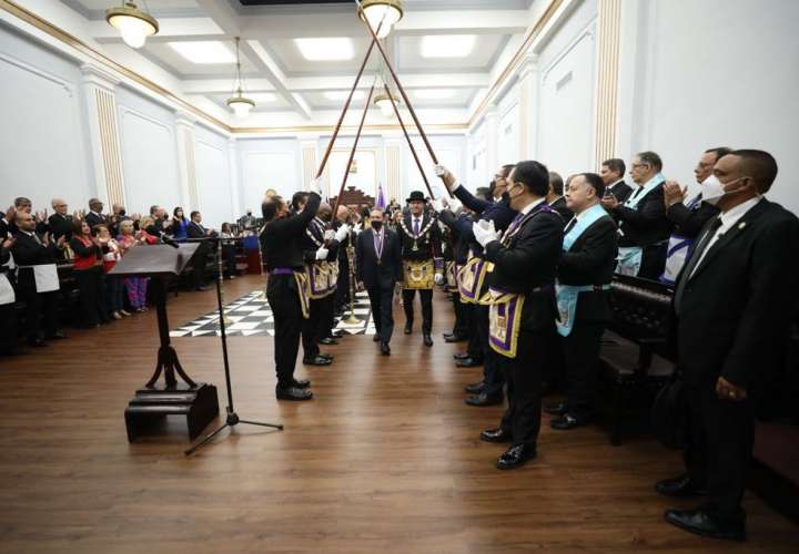 Masones honran a "Nito" Cortizo  con alta distinción 