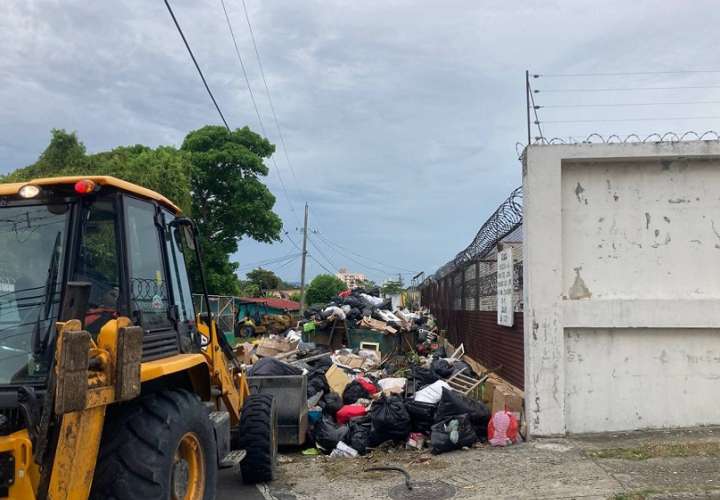 El municipio de San Miguelito adelanta un operativo de recolección de basura.