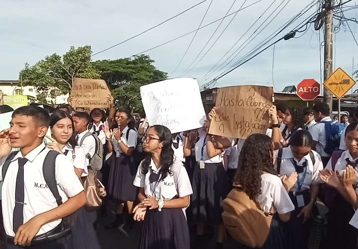 Estudiantes del colegio Moisés Castillo Ocaña exigen respuestas a sus demandas,