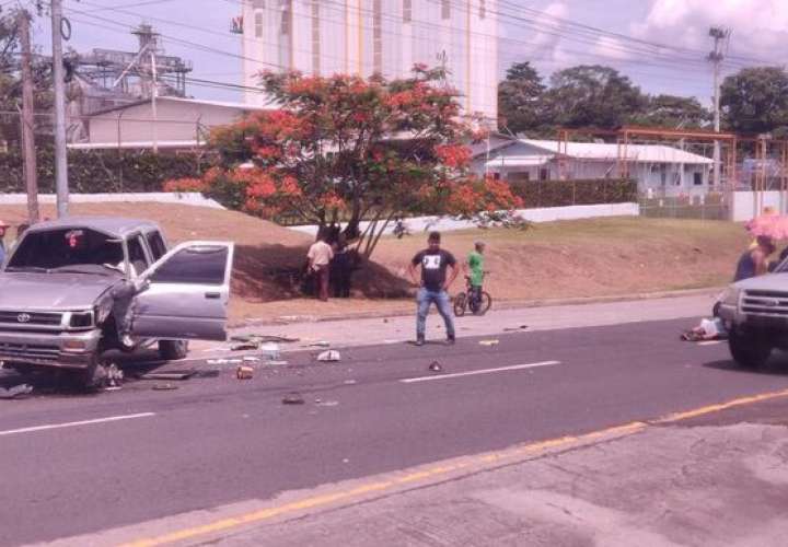 Escena del fatal accidente de tránsito en Capira.  (Foto:Tráfico Panamá)