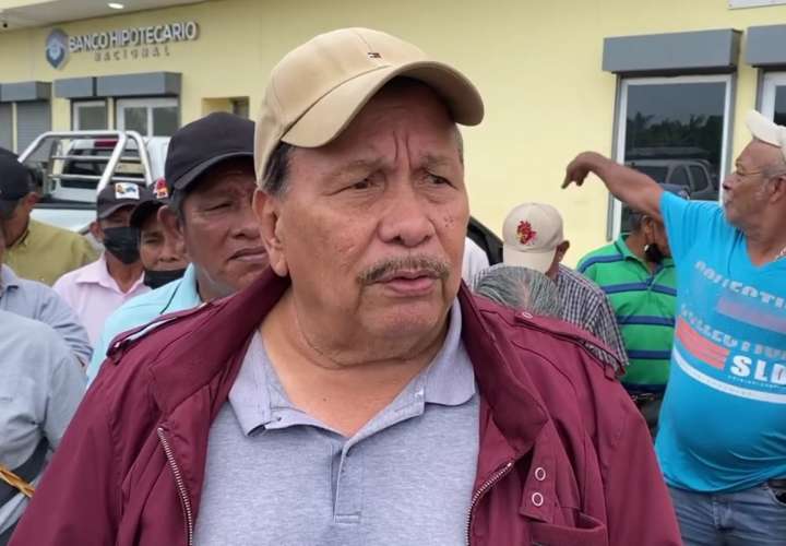 Este martes, los jubilados protestaron en la sede del Miviot de Changuinola.