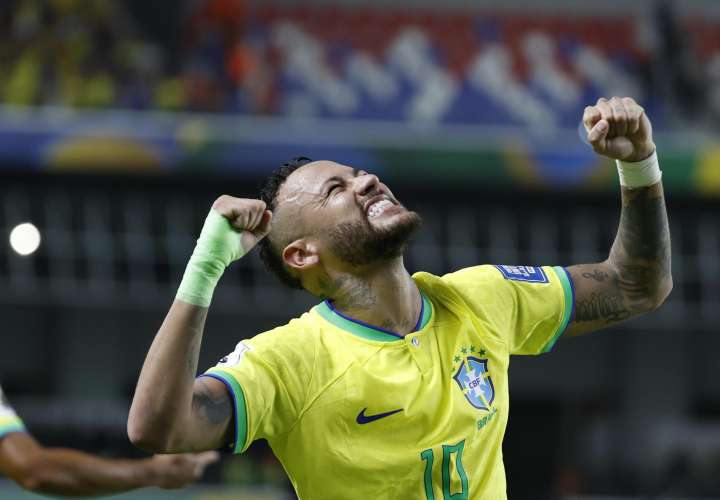 Neymar de Brasil celebra un gol. /EFE