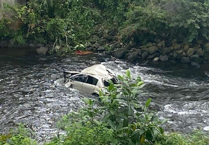 Caída de auto al río de Bugaba deja un muerto 