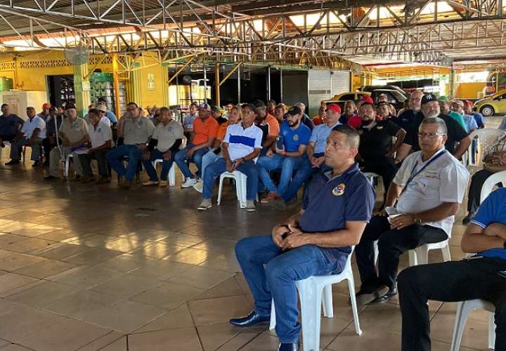 Miembros del Sindicato de Conductores y Automotores de La Chorrera, afirmó que aun cuando la medida no abarca al transporte colectivo, apoyaran la decisión de los taxistas.