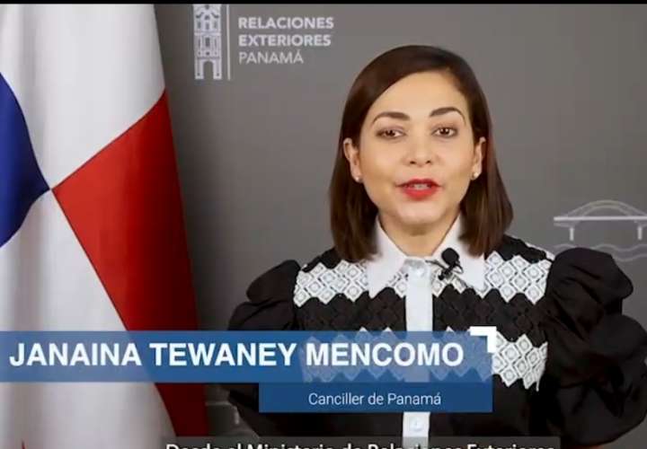Canciller panameña Janaina Tewaney Mencomo