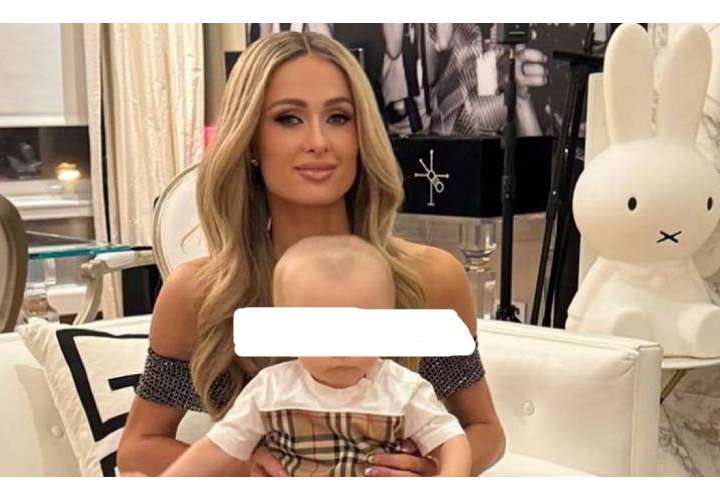 París Hilton defiende a su bebé. Aclara que su cabeza es normal