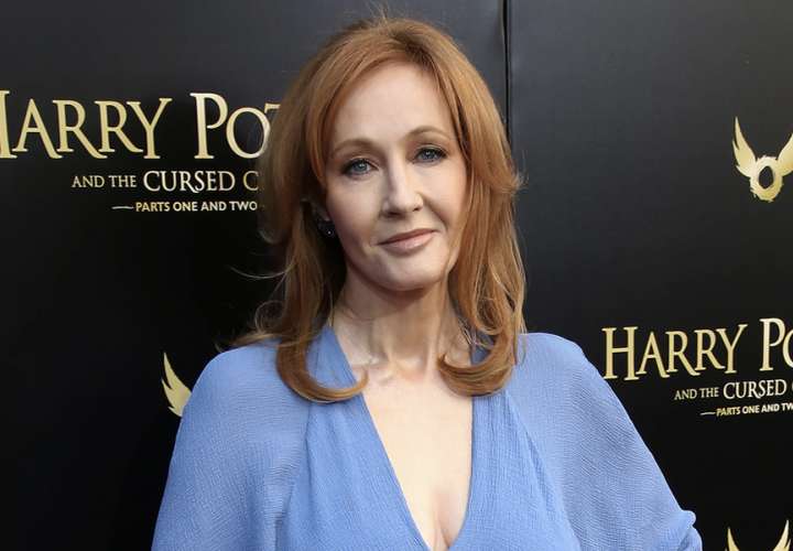 Critican a J.K. Rowling por decir que mujeres 'trans' no son mujeres