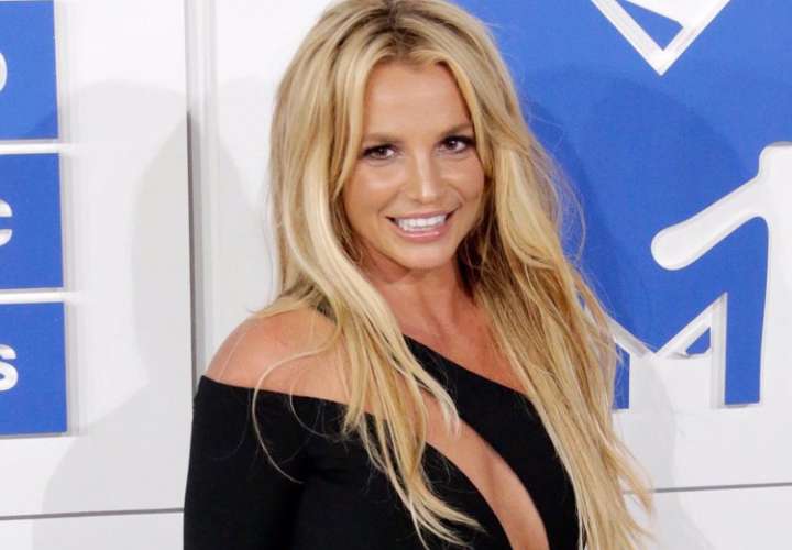 Britney publica libro: Peleas, aborto, drogas y alcohol con 14 años