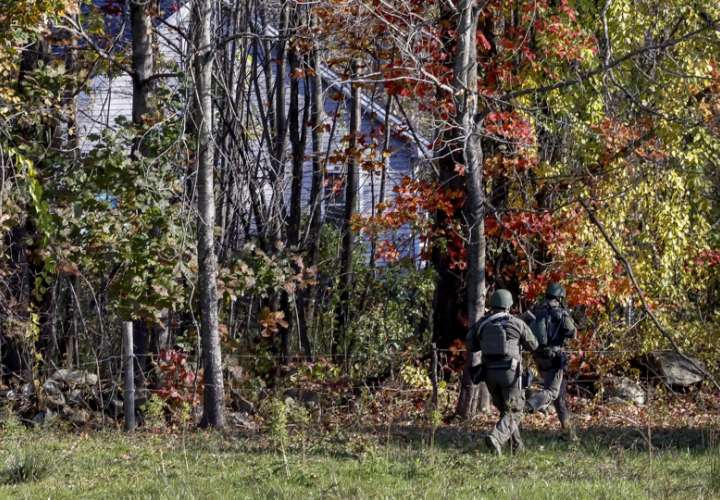 Autoridades estadounidensenses buscan a Robert Card, autor de los tiroteos masivos en Lewiston, Maine (EE.UU.). EFE
