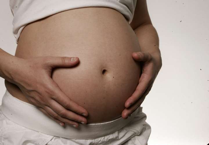 Nace en España el primer bebé de Europa gestado por dos mujeres