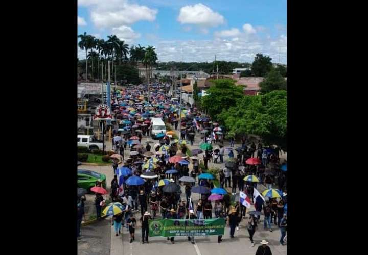  Una gran marcha silenciosa recorrió este miércoles la ciudad de Santiago de Veraguas. Foto: Veraguas Digital
