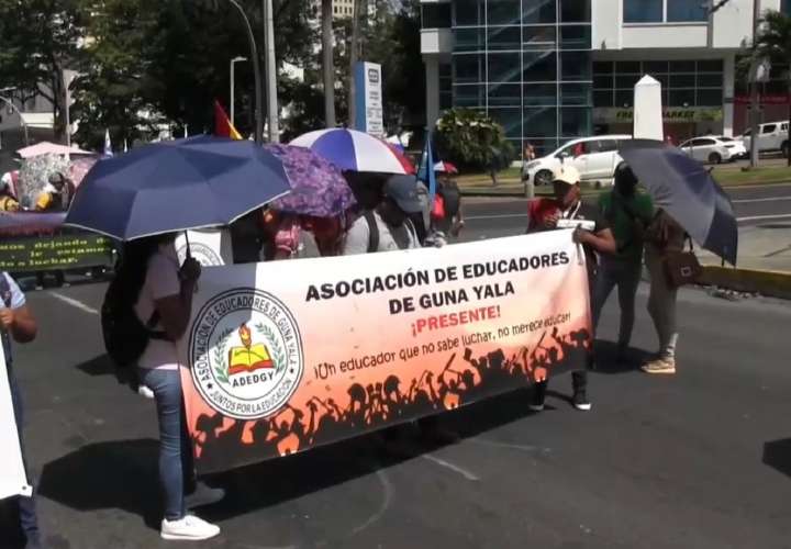 Meduca anuncia descuentos a docentes y éstos mantienen la huelga