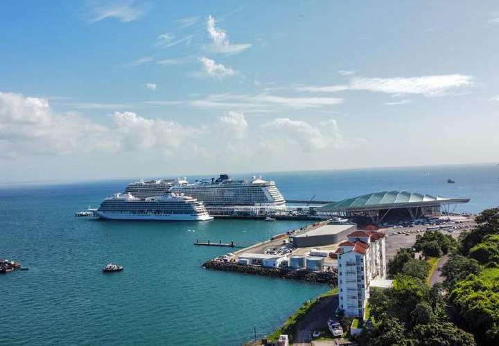 Miles de turistas arriban a Panamá