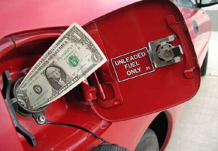 Cae el precio de los combustibles