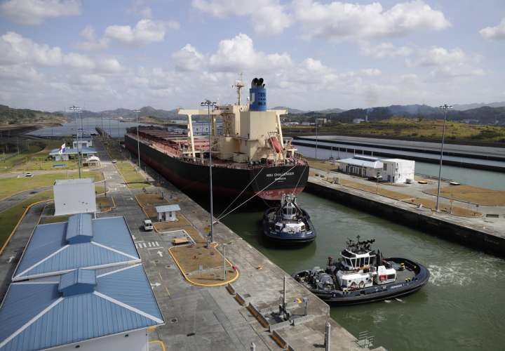 Canal de Panamá reduce tránsito diario a 31 embarcaciones por sequía
