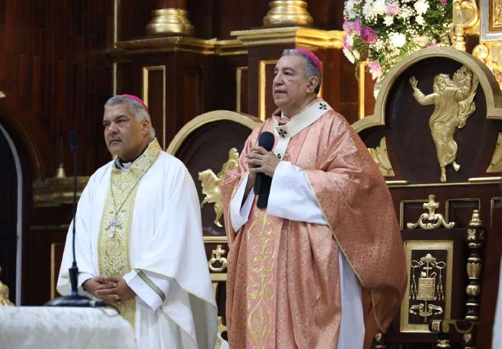 Ulloa celebra 40 años de sacerdocio y monseñor Valdivieso 28 años